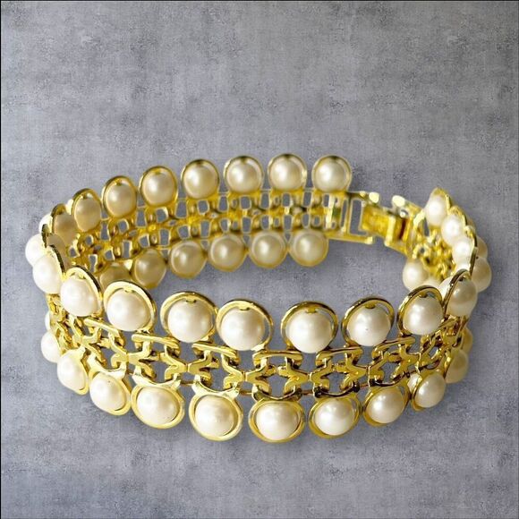 Vintage Avon Bracelet Gold Tone Pearl Elegant Chain 80s 90s Glam Formal Bridal - Picture 1 of 16